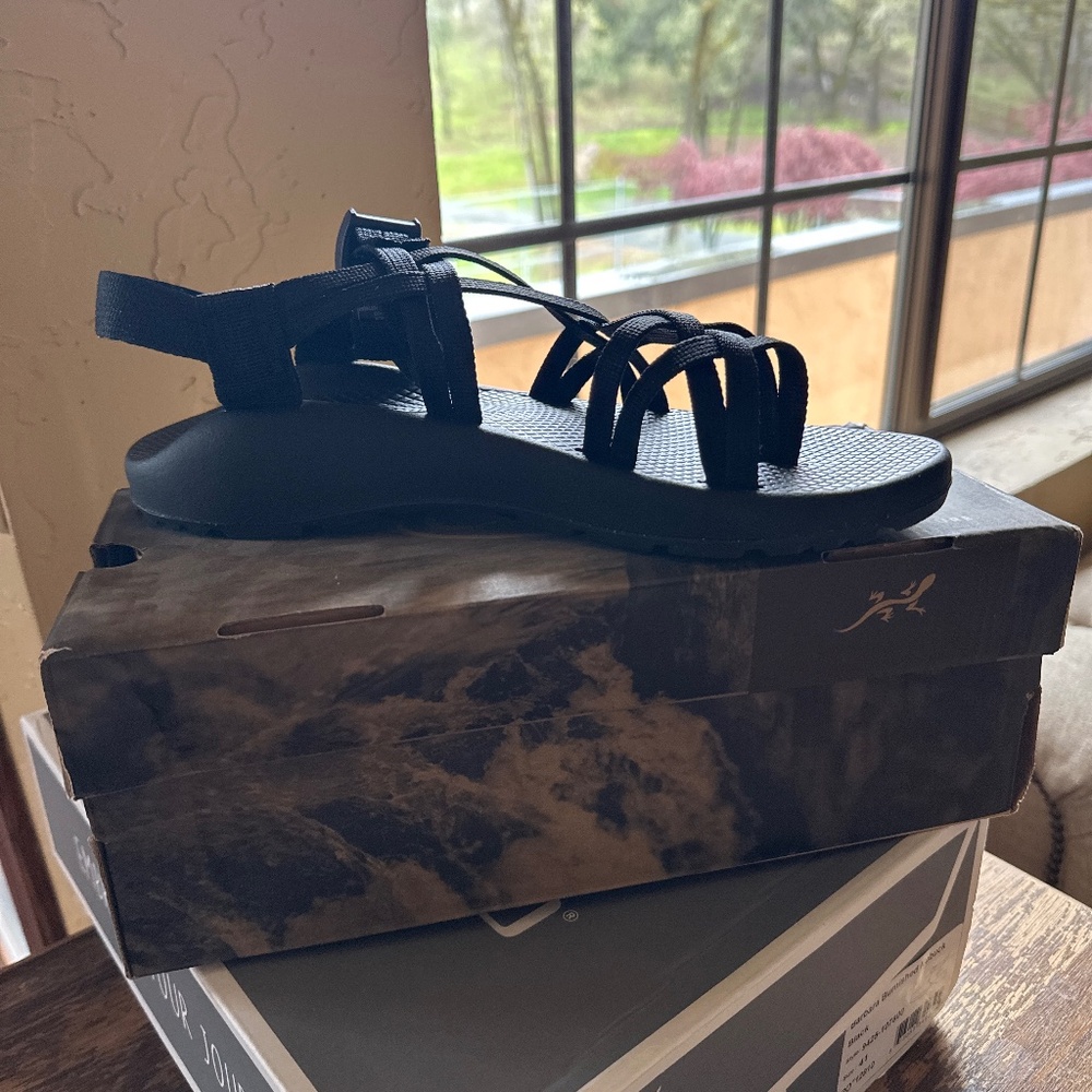 NIB Women’s Chaco Sandals
